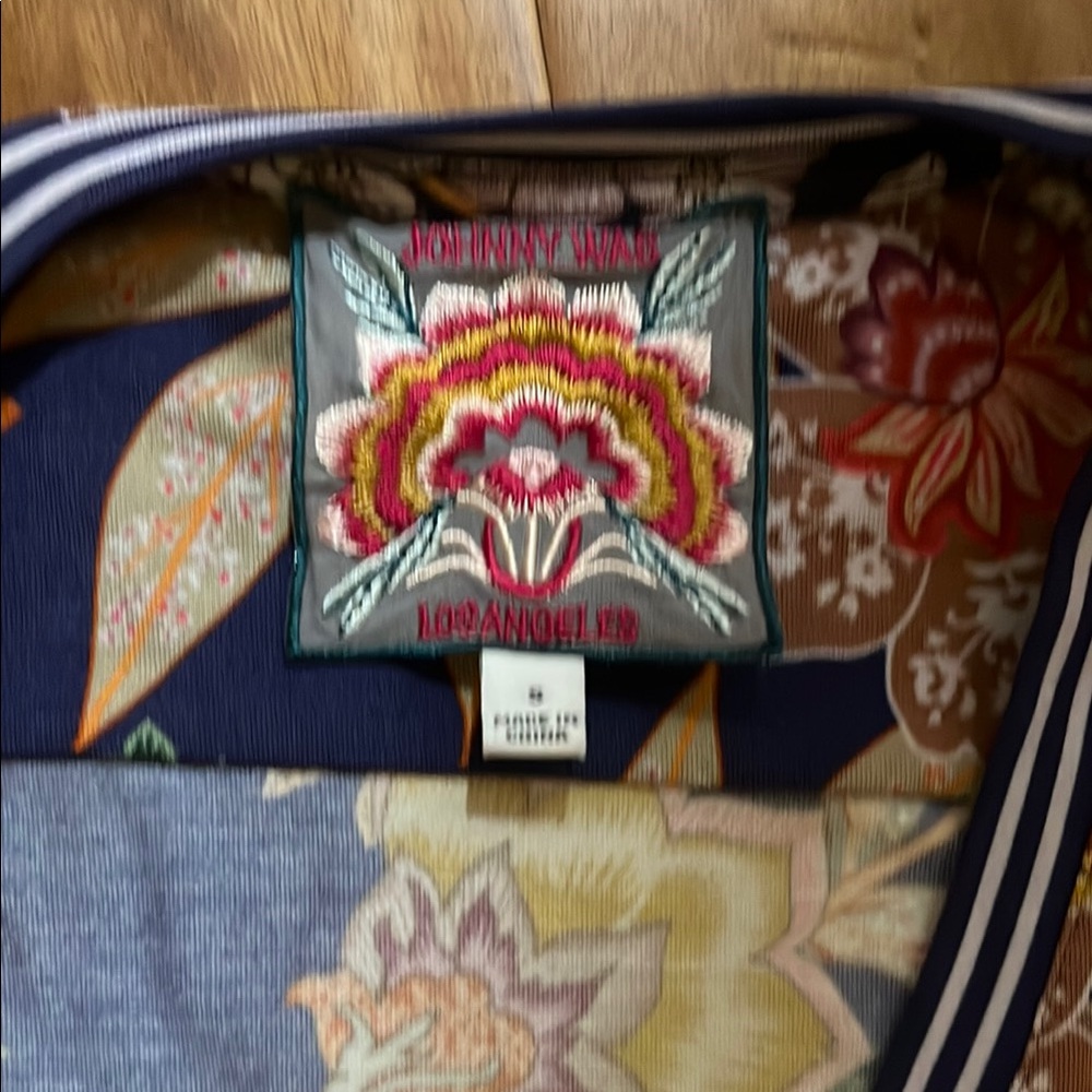 Johnny Was Floral V-Neck Women's Top - Picture 4 of 5